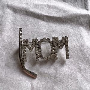 Hockey Mom Pin